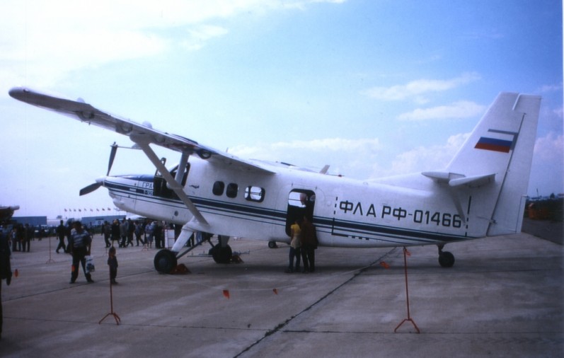 FLA-RF-01466_ROKS-Aero-T-101-Grach_Zhukovsky-21081999_F-Dorow_02_O.jpg