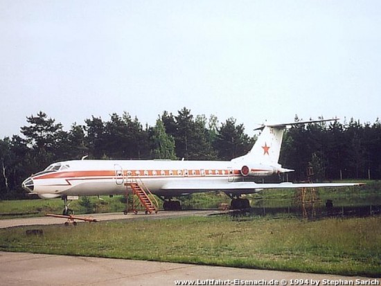 25-Rot_RuAF_TU-134A_S-63761_B-62-07_Bj-09051992_Sperenberg-1994_S-Sarich_Nr-1_W.jpg