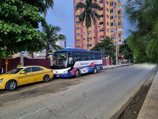 Ein typgleicher Yutong Bus (hier von bei der Fahrt nach Havanna).jpg