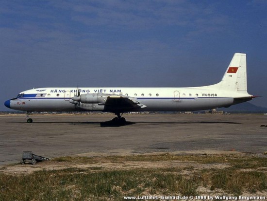 VN-B198_IL-18d_HangKongVietnam_Hanoi-12-1989_W-Bergemann_Web.jpg