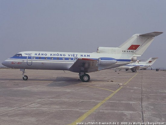 VN-A446_JAK-40_TAAG_Hanoi-1989_W-Bergemann_Web.jpg