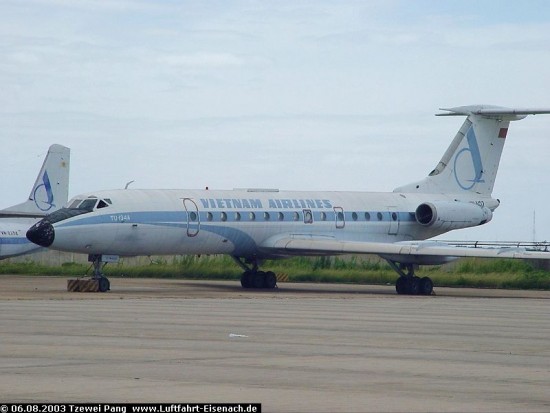 VN-A132_TU-134AK_Vietnam-Airlines_06082003_SGN_Bild-1_T-Pang_W.jpg