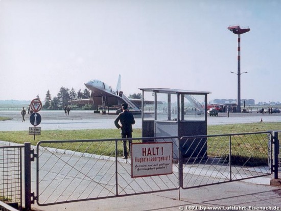 CCCP-68001_TU-144_SXF-13-17061971_Nr-13_B-Bauer_W.jpg (70.71 KiB) 4085 mal betrachtet CCCP-68001_TU-144_SXF-13-17061971_Nr-13_B-Bauer_W.jpg