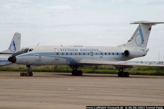 VN-A132_TU-134AK_Vietnam-Airlines_06082003_SGN_T-Pang_W.jpg