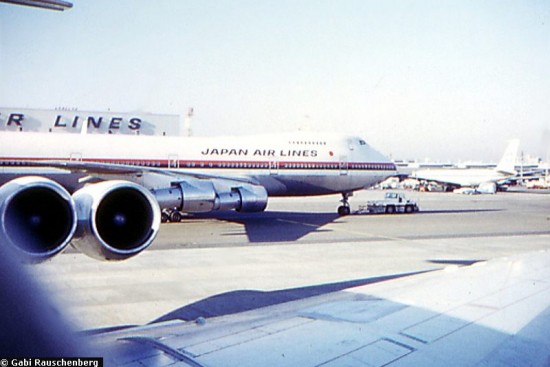 JAL_B747_Tokio_G-Rauschenberg_01_W.jpg