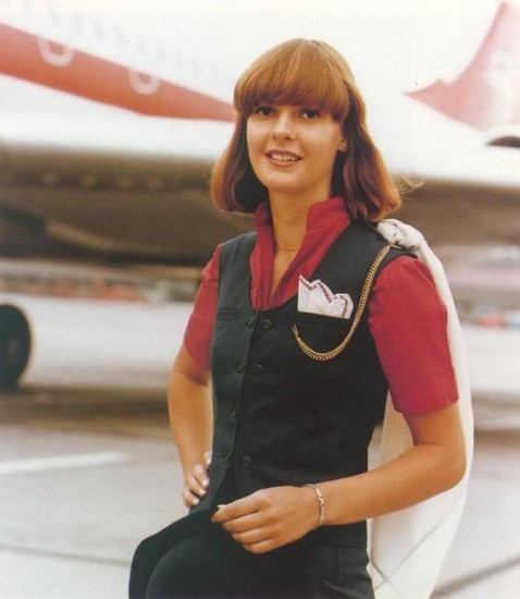 INTERFLUGStewardess_seite.jpg (31.79 KiB) 4586 mal betrachtet INTERFLUGStewardess_seite.jpg