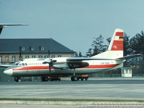 DM-SBD_AN-24W_IF_SXF-04-1975_Bild-1_D-Eggert_Web.jpg (80.06 KiB) 6674 mal betrachtet DM-SBD_AN-24W_IF_SXF-04-1975_Bild-1_D-Eggert_Web.jpg