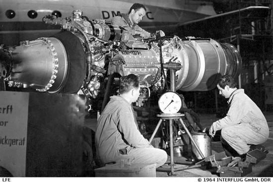 DM-STC_IL-18W_IF_AI-20-Wartung_SXF_IF-Archiv_01_W.jpg (118.19 KiB) 7673 mal betrachtet DM-STC_IL-18W_IF_AI-20-Wartung_SXF_IF-Archiv_01_W.jpg