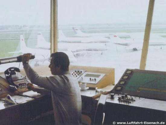 FluSi-SXF_197x-Flieger-B_Nr-3_W.jpg (39.85 KiB) 9736 mal betrachtet FluSi-SXF_197x-Flieger-B_Nr-3_W.jpg