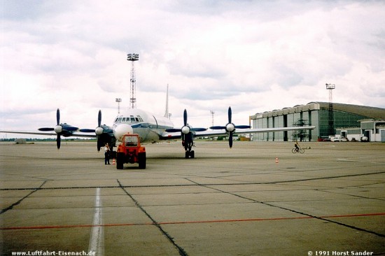 D-AOAS_IL-18D-Gr_Berline_SXF-1991_H-Sander_11_W.jpg