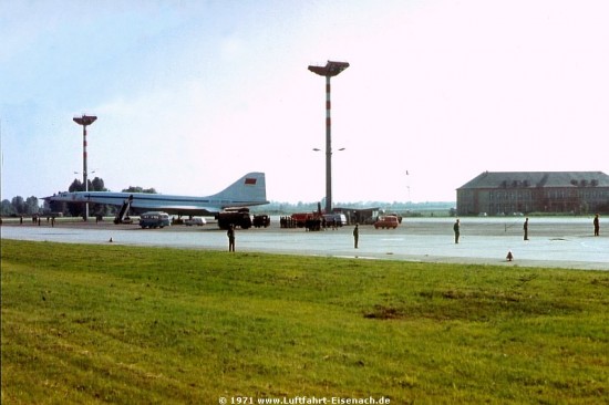 CCCP-68001_TU-144_SXF-17061971_B-Bauer_02_R.jpg