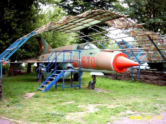 mig21 670 2004 01.JPG