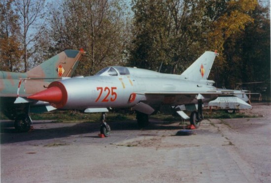 mig21 725 2001 01.jpg