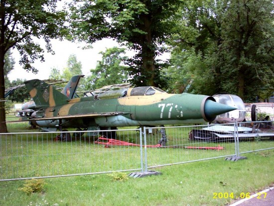 mig21 779 2004 01.jpg