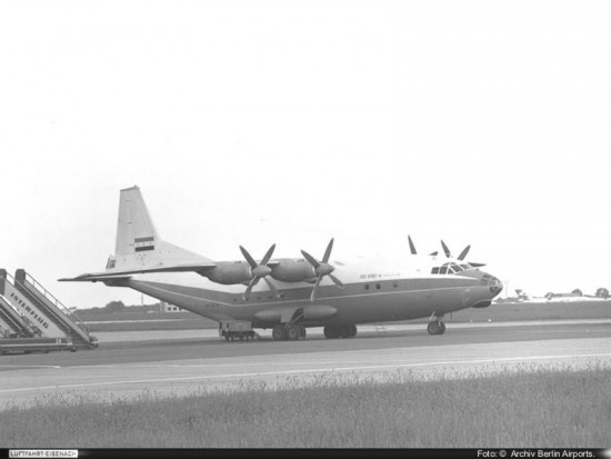 AN-12_IRAQI-AIRWAYS_Archiv-SXF_Bild-1_Web.jpg