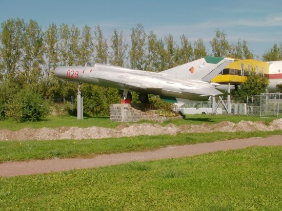 mig21 829 2010 01.jpg