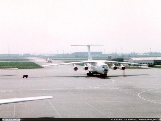 YI-AKP_IL-76M_SXF-1984-85_Bild-1_U-Sobierta_Web.jpg