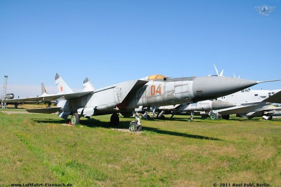 04-Blau_MiG-25PD_WuAF_Monino-2011_Axel-Pohl_01_W.jpg (69 KiB) 8969 mal betrachtet 04-Blau_MiG-25PD_WuAF_Monino-2011_Axel-Pohl_01_W.jpg