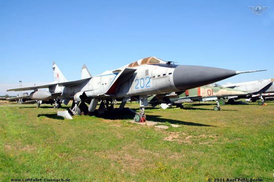 202-Blau_WuAF_MiG-31-Vorserie_Monino-2011_Axel-Pohl_01_W.jpg (80.57 KiB) 8968 mal betrachtet 202-Blau_WuAF_MiG-31-Vorserie_Monino-2011_Axel-Pohl_01_W.jpg