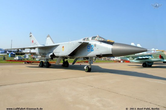 RF-92380_92-Blau_MiG-31BM_WuAF_Wamenskoje-2011_Axel-Pohl_01_W.jpg