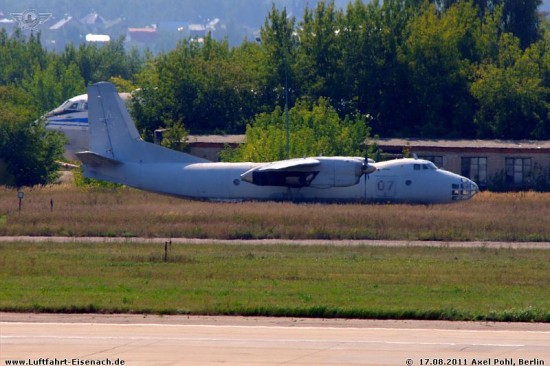 07-Rot_AN-30_RuAF_Ramenskoje-17082011_Axel-Pohl-Berlin_01_W.jpg