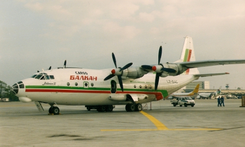 Antonov An-12B LZ-BAC.jpg