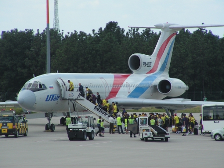 Tupolev Tu-154M RA-85057.JPG