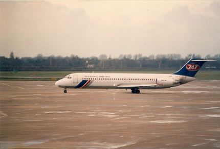 McDonnell Douglas DC-9-32 YU-AJM.jpg