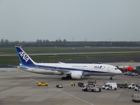 Boeing B787-8 Dreamliner JA827A (Inaugural Flight 30.03.13).JPG