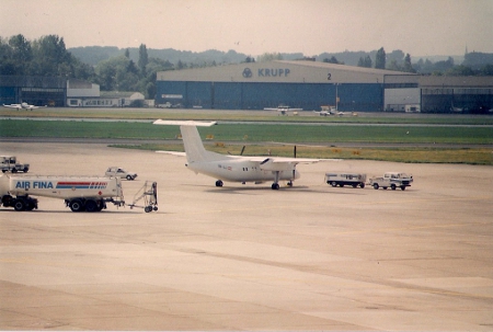 De Havilland Canada DHC-8-102 Dash 8 OE-LLI.jpg