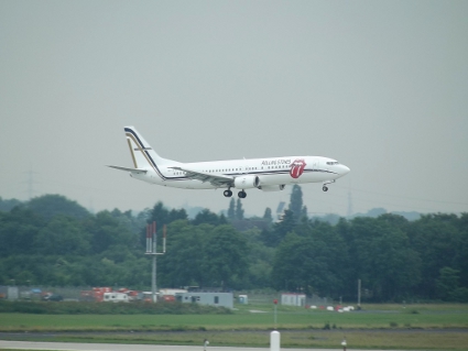 Boeing B737-406 SX-ATF (carry the Rolling Stones thru Europe on their 14 ON FIRE Tour).JPG