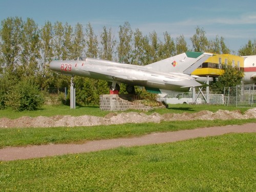MiG21 829 10 01.JPG