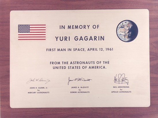 800px-Memorial_Plaque_for_Yuri_Gagarin_-_GPN-2002-000150.jpg