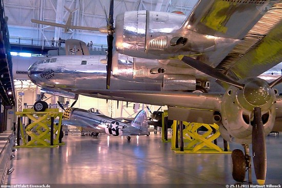 44-86292_USAF_Boeing- B29 (Enola Gay)_Washington-25062011_H-Villwock_01_W.jpg (131.66 KiB) 11863 mal betrachtet 44-86292_USAF_Boeing- B29 (Enola Gay)_Washington-25062011_H-Villwock_01_W.jpg