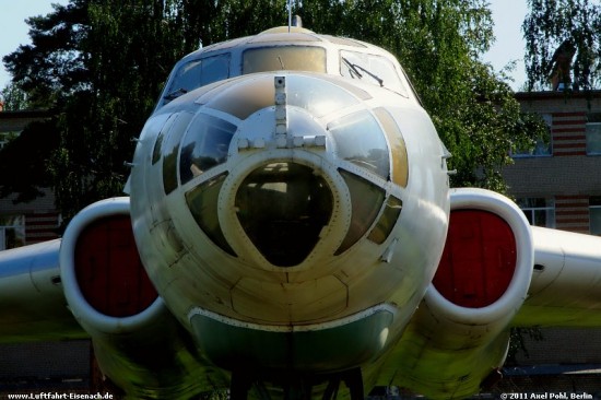 53-Rot_TU-16K-26_WuNavy_Monino-2011_A-Pohl_01_W.jpg (95.46 KiB) 11862 mal betrachtet 53-Rot_TU-16K-26_WuNavy_Monino-2011_A-Pohl_01_W.jpg