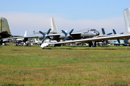 5800101_(45)_TU-95N_WuAF_Monino-2011_A-Pohl_02_W.jpg