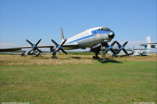 CCCP-L5611_TU-114 Aeroflot_Monino-2011_A-Pohl_02_W.jpg (76.45 KiB) 11862 mal betrachtet CCCP-L5611_TU-114 Aeroflot_Monino-2011_A-Pohl_02_W.jpg