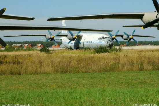 CCCP-11213_AN-10A_Aeroflot_Monino-2011_A-Pohl_01_W.jpg