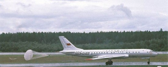 800px -Aeroflot_Tupolev_Tu-104B_1968 .jpg