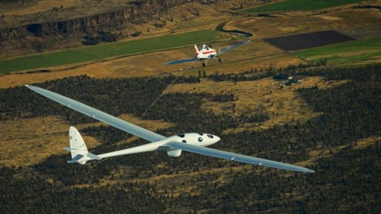 Perlan_2_separates_from_towplane_during_first_flight_800.jpg