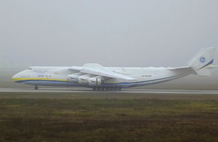 Antonov An-225 Mriya UR-82060.JPG