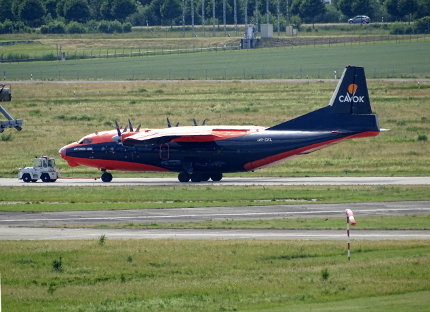 Antonov An-12BK UR-CKL (2).JPG