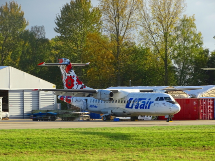 ATR-42-300 UR-UTE.JPG
