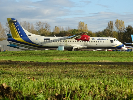 ATR-72-212 E7-AAE -Mostar-.JPG