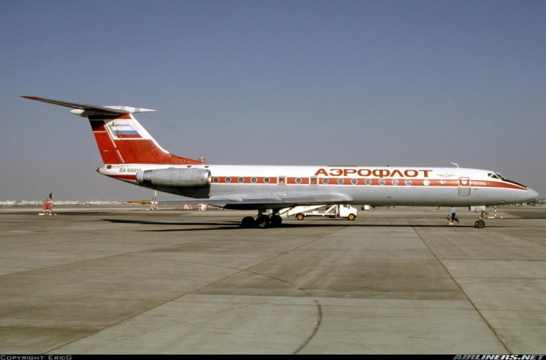 Tu-134AK  RA-65613 der Komiavia noch im Interflugkleid 27.06.95.jpg