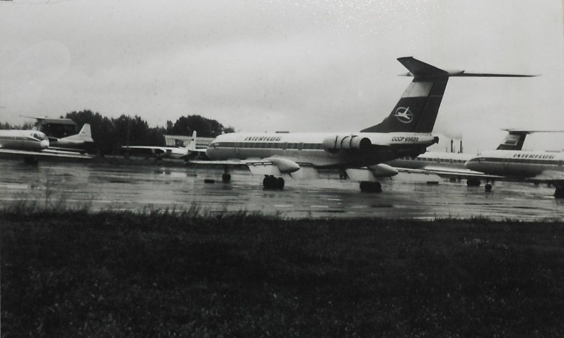 Tu-134AK in Syktyvkar nach der Überführung von Deutschland ehem. D-AOBN.jpg