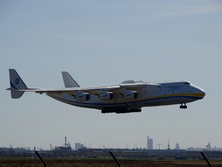 Antonov An-225 Mriya UR-82060  (IF).JPG