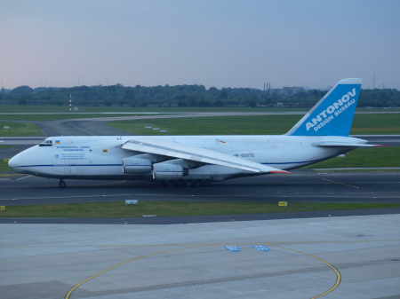 Antonov An-124-100-150 Ruslan UR-82072.JPG