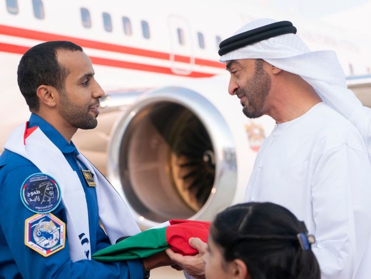 UAE-astronaut-Hazzaa-was-given-a-hero-s-welcome-as-he-entered-the-terminal-where-senior-officials-lauded-him-for-his-achievement-for-the-country._16dc05e8b18_large.jpg