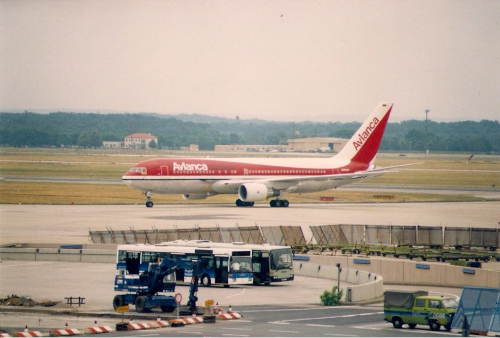 Boeing B767-259ER N985AN.jpg